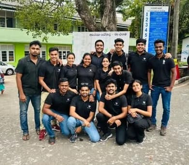 Shaveen with the We for Sri Lanka team at Apeksha Hospital, Maharagama